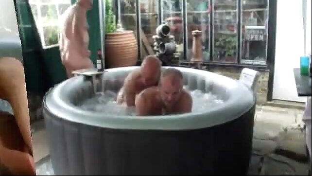 hot tub fun gaysex no condom video